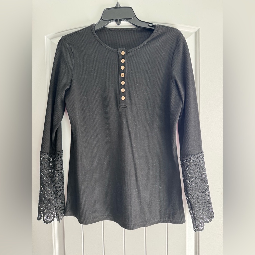 Women's Black Lace Sleeve Top
